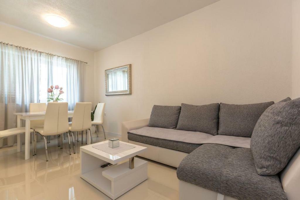 מאקרסקה Tatijana Holiday Apartments מראה חיצוני תמונה