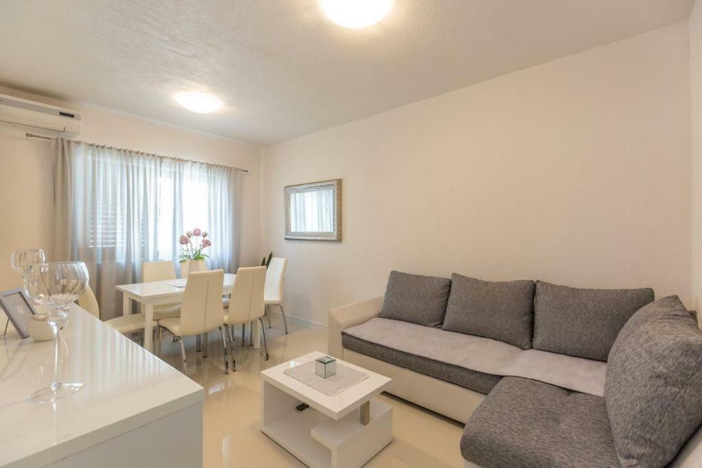 מאקרסקה Tatijana Holiday Apartments מראה חיצוני תמונה